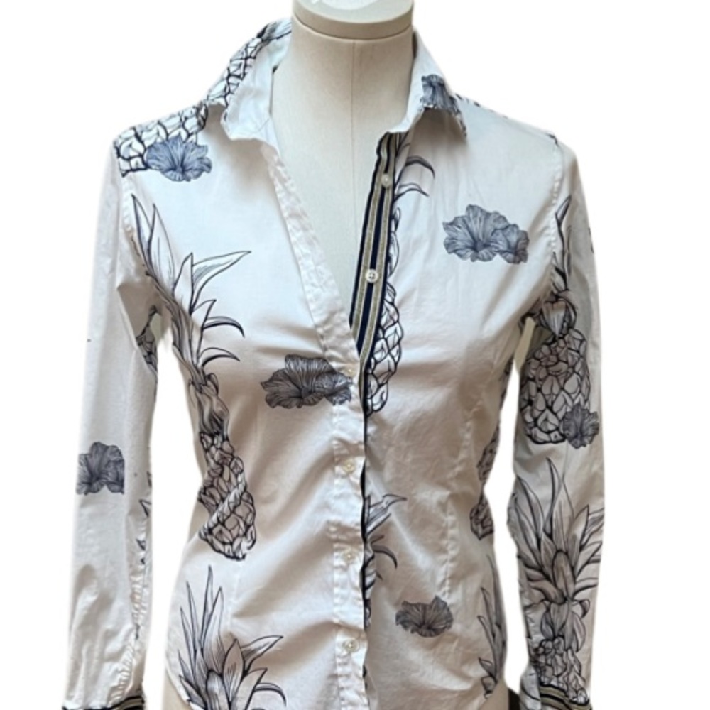 White and navy pineapple print shirt Vilagallo